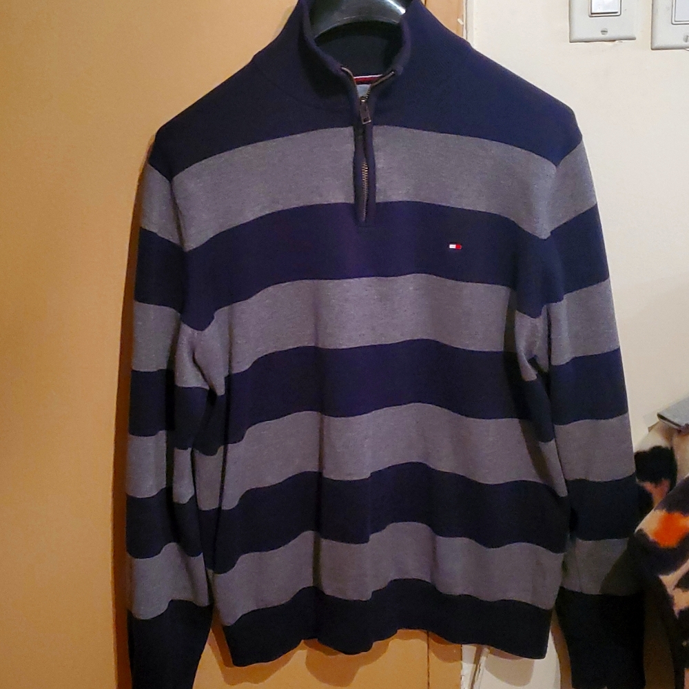Tommy Hilfiger men's cotton sweater.  Excellent condition